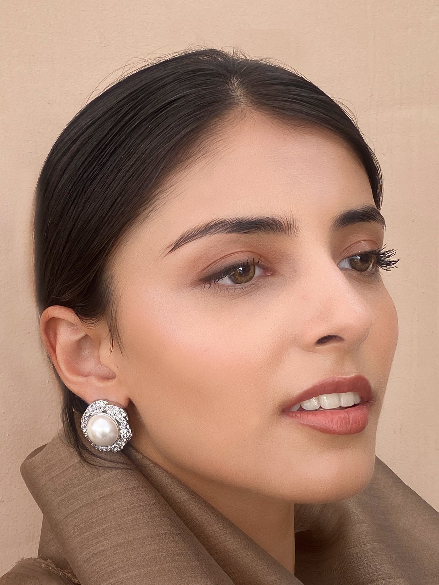 Leila Stud Pearl Earrings