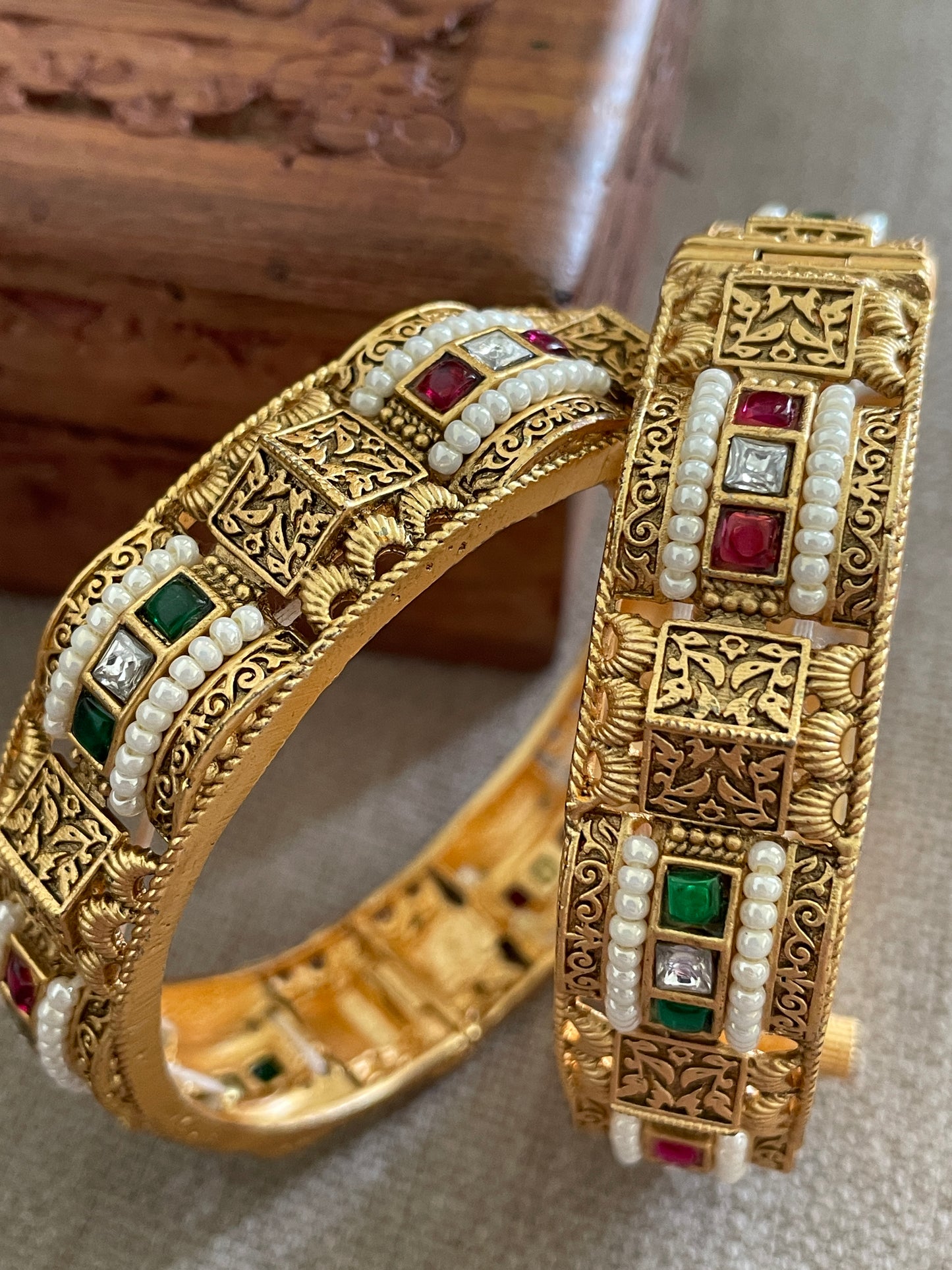 Saanvi Antique Bangles