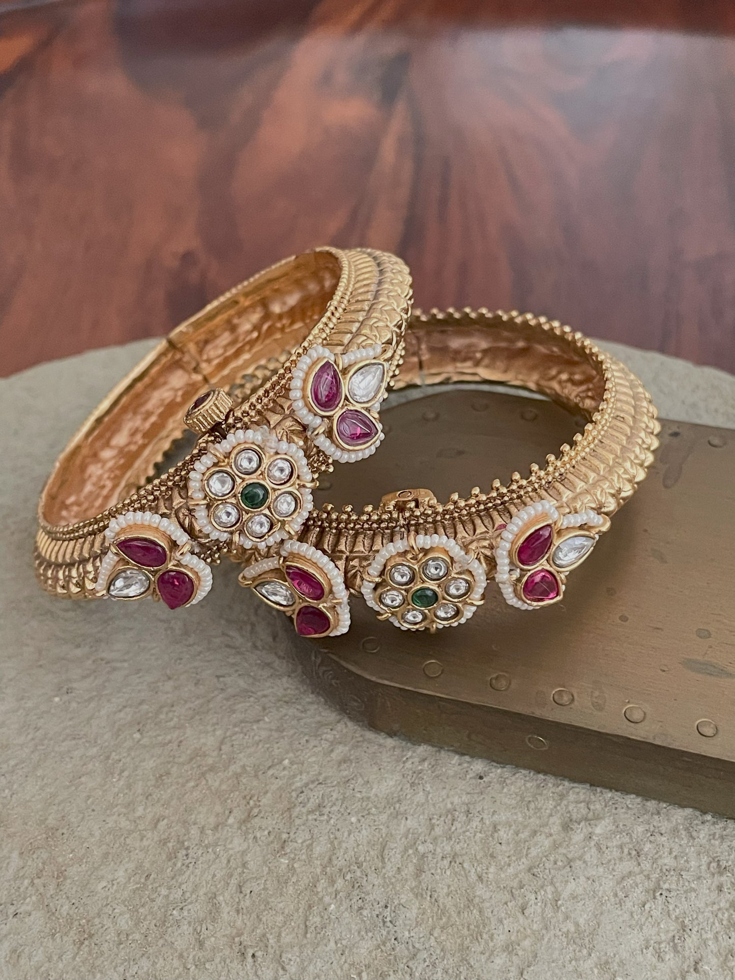 Avleen Openable Antique Bangle Set