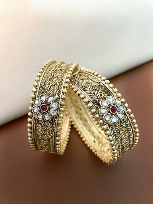Neepa Antique Openable Gold Finish Bangles
