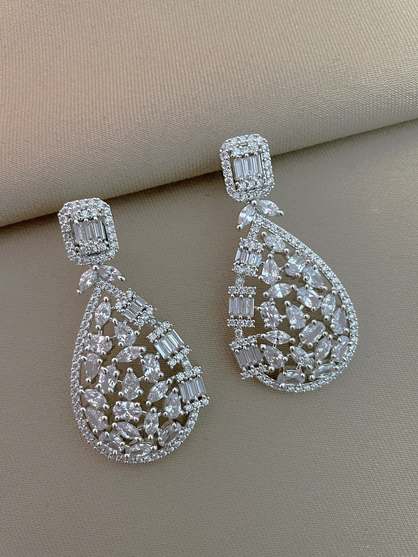 Hana Zircon Earrings