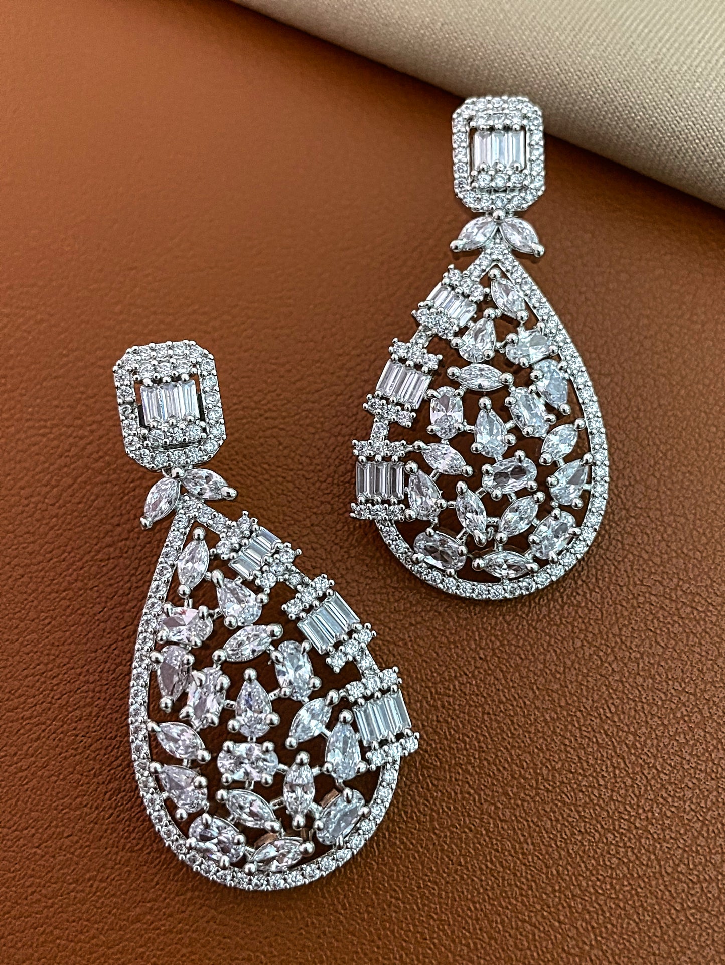 Hana Zircon Earrings