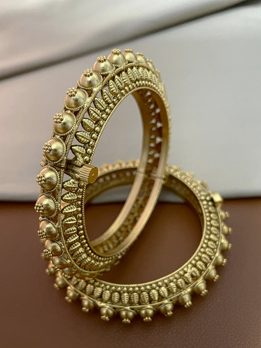 Singha Antique Openable Gold Finish Ghokhru Bangles