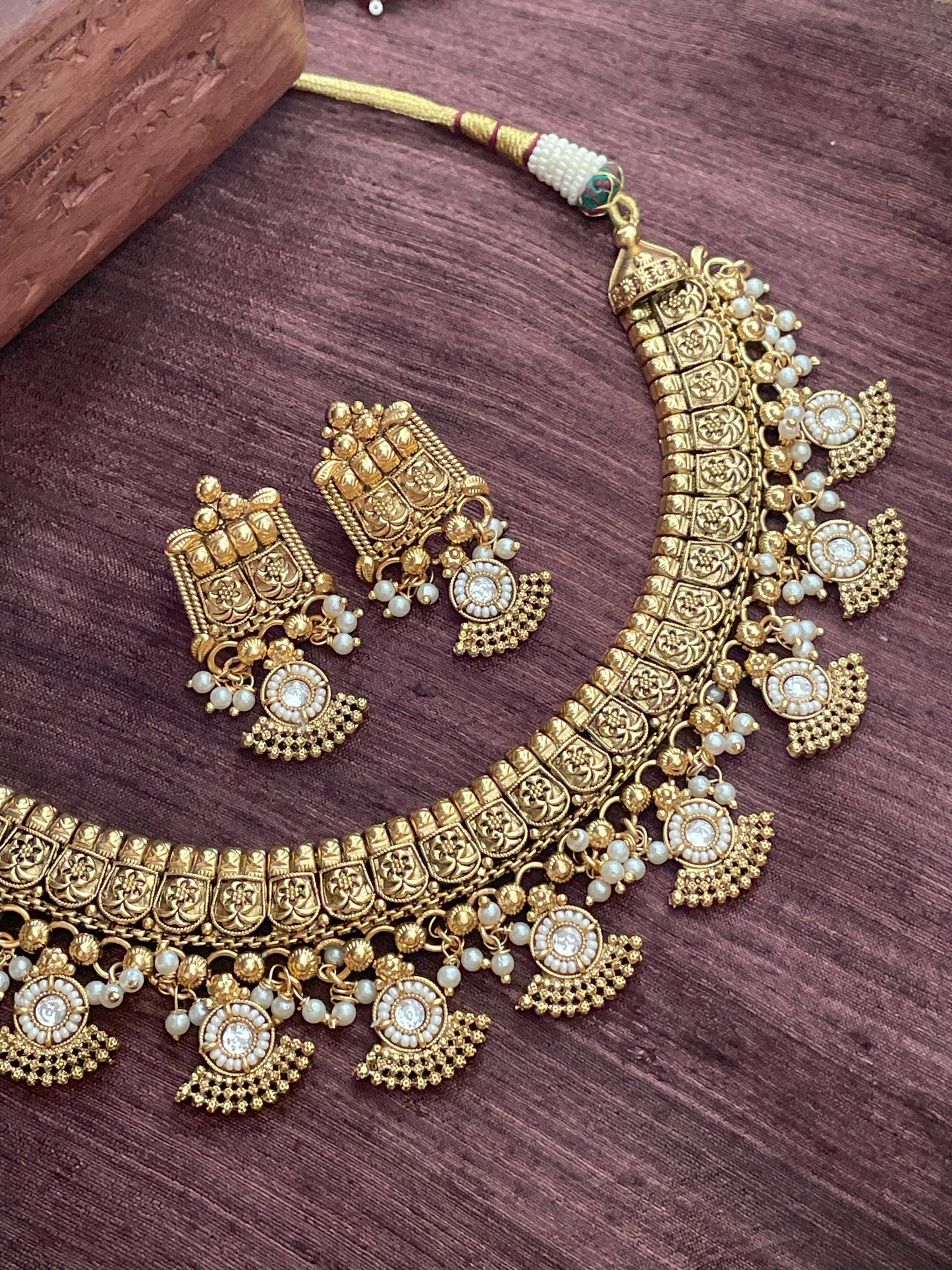 Kavya Antique Kundan Necklace Set