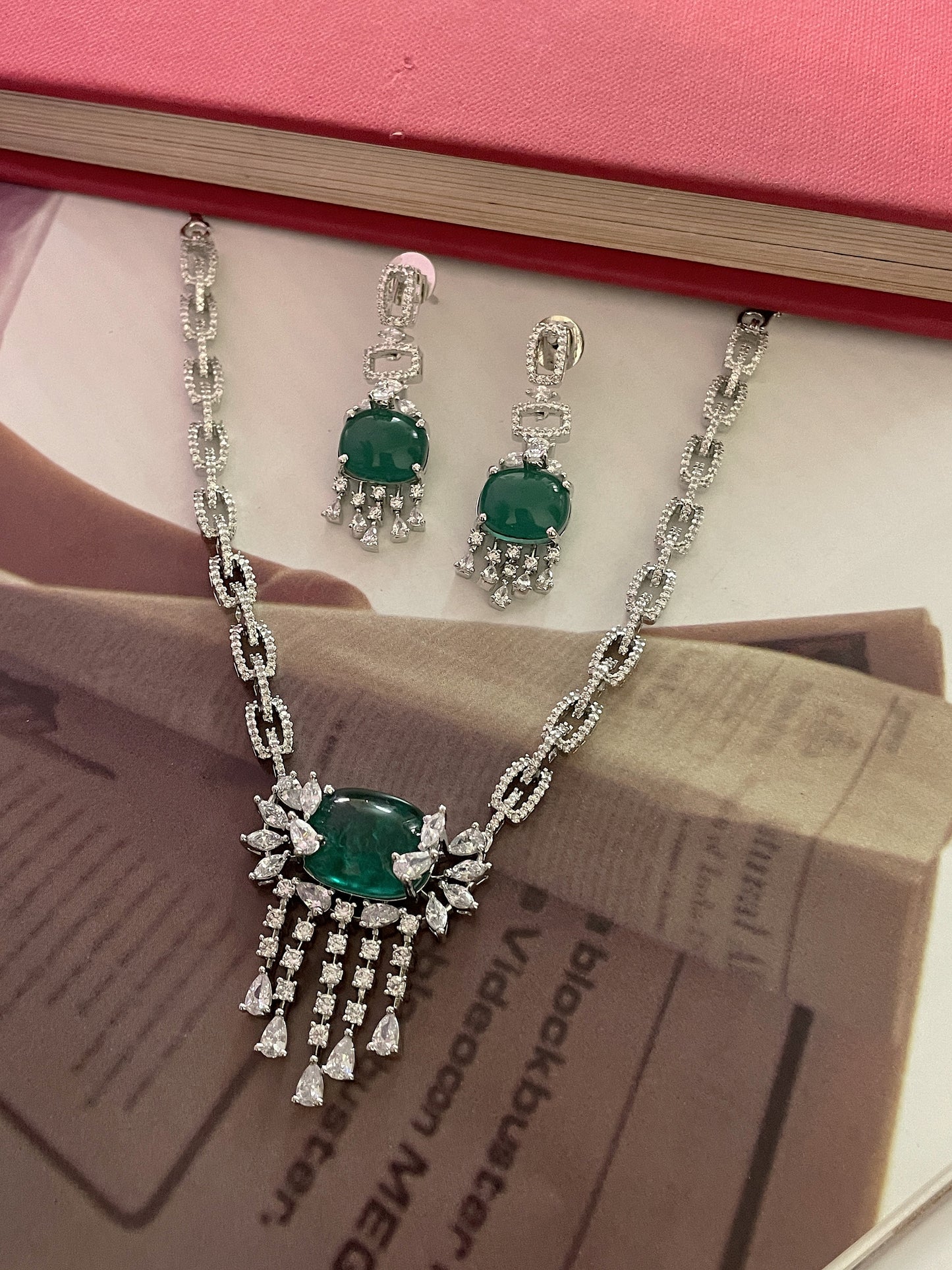 Noura Emerald Zircon Necklace Set