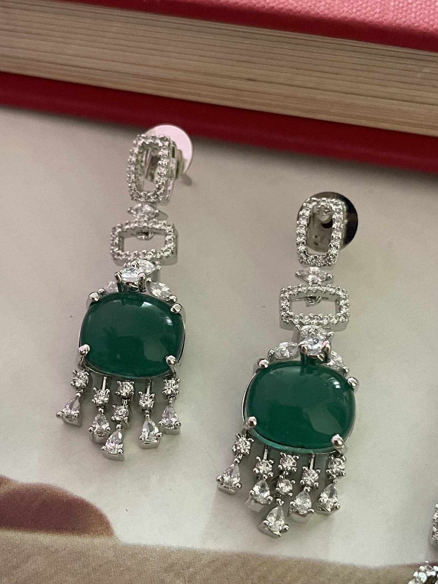 Noura Emerald Zircon Necklace Set